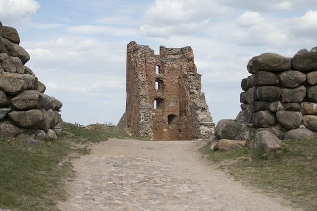 the-castle-in-novogrudok-g149a9022c_640.jpg