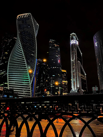 “Две столицы: Москва и Санкт-Петербург на Новый год.”